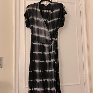 Short sleeve wrap midi dress, size large